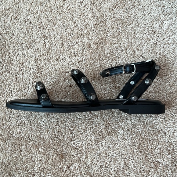 NIB Steve Madden Veronica Studded Sandals - Picture 2 of 6